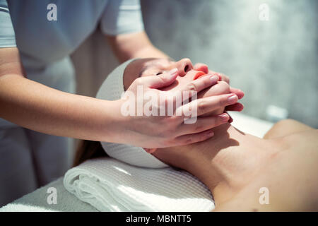 Anti stress relaxant massage du visage Banque D'Images