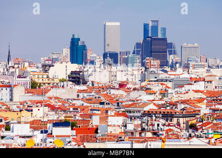 Vue panoramique aérienne des quartiers d'affaires d'AZCA et CTBA à Madrid, Espagne Banque D'Images