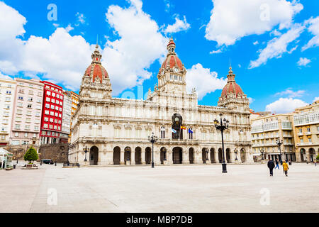 L'Hôtel de ville ou au Palais Municipal ou Concello da Coruna à la place de Maria Pita square à La Corogne en Galice, Espagne Banque D'Images