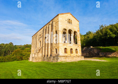 Eglise St Mary au Mont Naranco ou Eglise de Santa Maria del Naranco est une église catholique romaine l'architecture asturienne à Oviedo, dans le nord de l'Espagne Banque D'Images