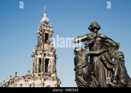 L'église Hofkirche Katholische et statue historique de Dresde, Allemagne Banque D'Images