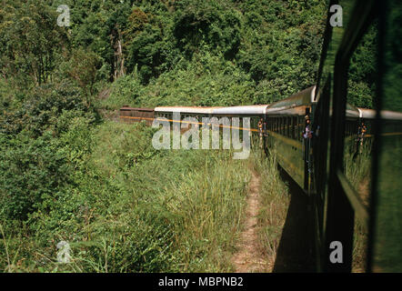 Train entre Antananarivo et Perinet, Madagascar Banque D'Images