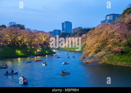 Vue de la nuit de chidori ga fuchi, Tokyo, Japon Banque D'Images