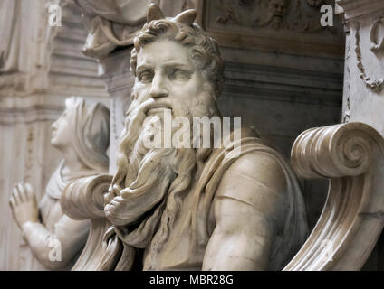 Rome, Italie - 20 juin 2011 : célèbre statue de Moïse par Michel-Ange, une partie de la tombe du pape Jules II, situé à San Pietro in Vincoli (Saint P Banque D'Images