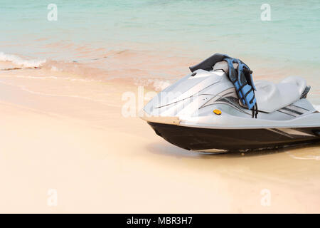 Scooter de l'eau sur la plage. Nassau, Bahamas. Banque D'Images