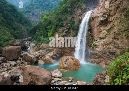 La cascade arc-en-Nongriat près du village de Meghalaya, nord-est de l'Inde Banque D'Images