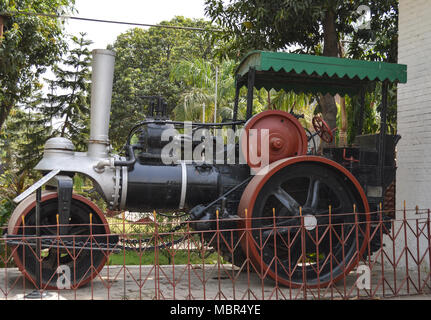 Scènes de Pakistan Railways cabanes dans Moghalpura la révision des locomotives, Lahore - 1915 machine à vapeur Banque D'Images