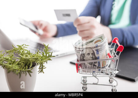 Schéma du réseau social en tant que concept d'achat en ligne Banque D'Images