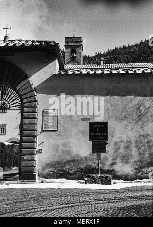 Entrée principale de l'abbaye de Vallombrosa, Reggello Toscane. Italie Banque D'Images