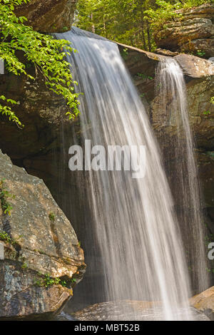 Eagle Creek Falls sur un matin de printemps dans la région de Cumberland Falls State Park à New York Banque D'Images