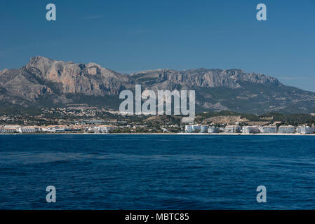 Côte d'Altea avec Puig Campana et Ponoch de montagne mer méditerranée, province d'Alicante, Espagne, Europe Banque D'Images