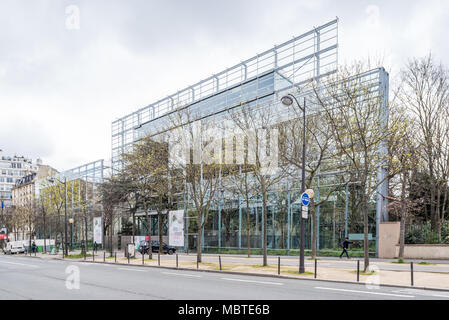 France, Paris - 5 Avril 2018 : Fondation Cartier pour l'art contemporain conçu par l'architecte français Jean Nouvel Banque D'Images