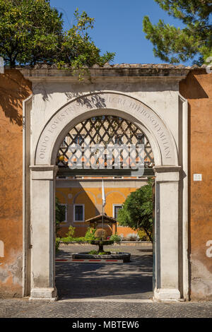 Archway entrée à l'Ordre Équestre du Saint-Sépulcre de Jérusalem (Ordo Equestris Sancti Sepulcri Hierosolymitani) à Rome, Italie Banque D'Images