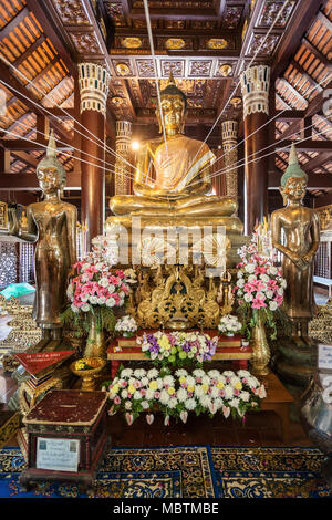 CHIANG MAI, THAÏLANDE - Novembre 08, 2014 : l'intérieur du temple Wat Lok Molee. Banque D'Images