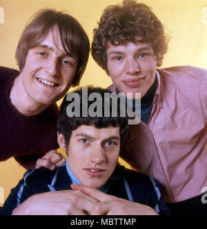 Sons chaleureux groupe pop britannique en 1967. NB : Livres de référence nom seulement deux membres, mais il y en avait trois à cette session. Photo : Tony Gale Banque D'Images