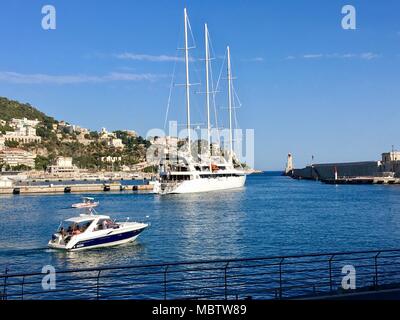 Une vue sur le port de Nice Banque D'Images