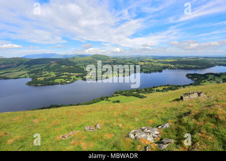 Voir d'Ullswater de Arthurs Pike est tombé, Martindale, Parc National de Lake district, comté de Cumbria, Angleterre, Royaume-Uni Banque D'Images