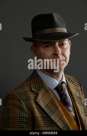 Portrait de Marc Allum, expert en antiquités Banque D'Images