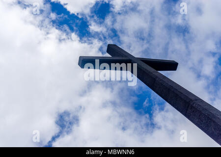La Croix avec les nuages en arrière-plan. Açores Banque D'Images