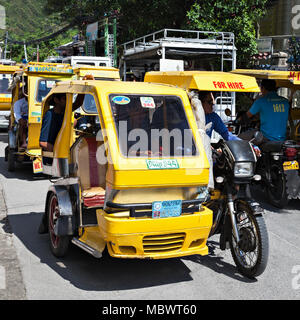 BORACAY, PHILIPPINES - 04 mars : Tricycle sur la rue, le 04 mars, 2013, Boracay, Philippines. Tricycles motorisés sont un moyen courant de tra Banque D'Images