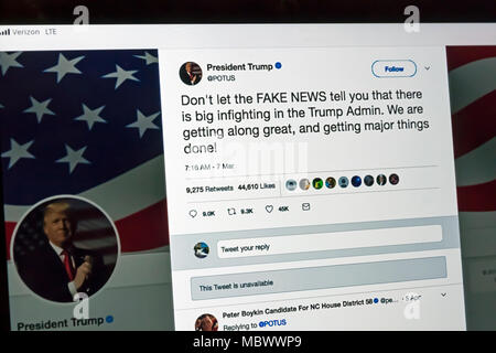 Le président Donald Trump's tweet concernant de fausses nouvelles sur le président de la United States' (POTUS) compte Twitter (un domaine public site web). Banque D'Images