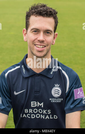 Londres, Royaume-Uni. Apr 11, 2018. Nathan Sowter de Middlesex County Cricket Club dans le Londres royal bleu kit d'un jour . Crédit : David Rowe/Alamy Live News Banque D'Images