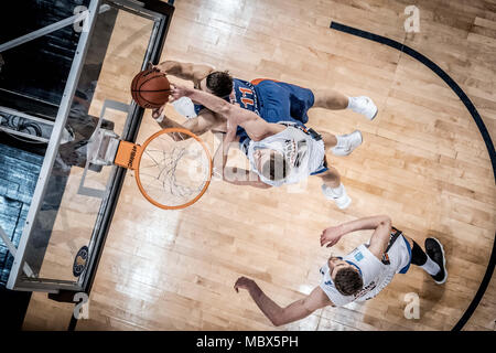 Tallinn, Tallinn, Estonie. Apr 11, 2018. JÃµesaar Janari de BC Kalev Cramo sur la défense pendant la VTB United League jeu comme BC Kalev Cramo a perdu 95:105 pour le CSKA Moscou à Saku Suurhall à Tallinn. Credit : Hendrik Osula SOPA/Images/ZUMA/Alamy Fil Live News Banque D'Images