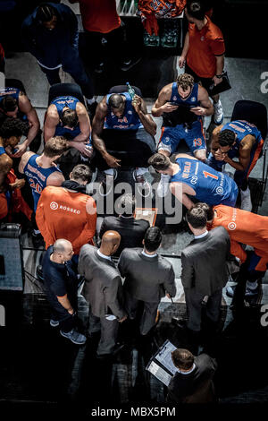 Tallinn, Tallinn, Estonie. Apr 11, 2018. Le CSKA Moscou l'équipe pendant le match de Ligue des VTB que BC Kalev Cramo a perdu 95:105 pour le CSKA Moscou à Saku Suurhall à Tallinn. Credit : Hendrik Osula SOPA/Images/ZUMA/Alamy Fil Live News Banque D'Images