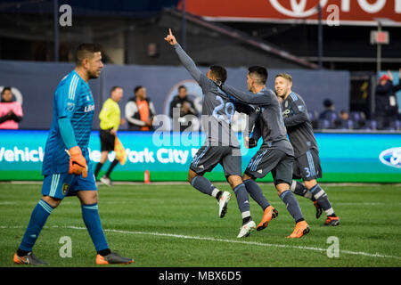 Bronx, New York, USA. 11 avril, 2018. L'NYCFC Tajouri-Shradi Ismael gâche (29) célèbre après avoir marqué le premier but du match contre le Real Salt Lake. NYCFC a gagné le match 4-0. Banque D'Images