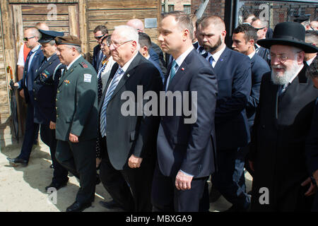 Oswiecim, Pologne. 12Th apr 2018. Marche des Vivants. Visite du Président de la République de Pologne Andrzej Duda et le président israélien Reuven Rivlin à la marche de la vie. Un événement international où les Juifs de plusieurs pays, principalement les élèves et étudiants, visitez le site de l'Holocauste que les Allemands créé pendant la guerre dans les territoires polonais occupés. Grâce à la participation à la marche, les jeunes pourront aussi se renseigner sur l'histoire des Juifs polonais, ils rencontrent aussi des camarades polonais et polonais Justes parmi les nations. Credit : Slawomir Kowalewski/Alamy Live News Banque D'Images