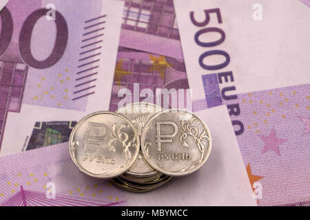 Le rouble contre devises se réduisent considérablement Banque D'Images