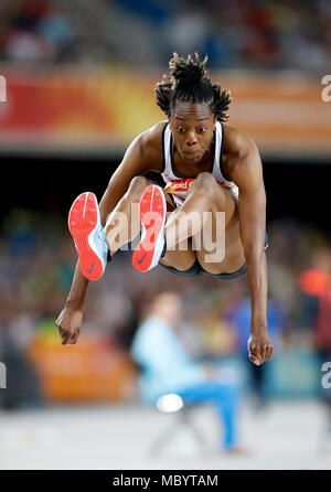 L'Angleterre Lorraine Ugen participe à la finale de saut en longueur de la femme au stade de Carrare pendant huit jours du 2018 Jeux du Commonwealth à la Gold Coast, Australie. Banque D'Images