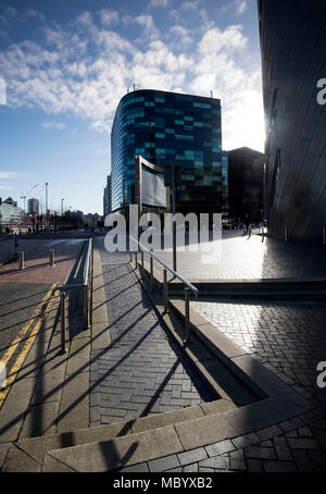 Tôt le matin la lumière et ombre à Salford, Greater Manchester England UK Banque D'Images