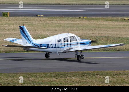 G-BODD, un Piper PA-28-161 Cherokee Warrior II exploité par l'Aéroclub de Waddington, lors d'une visite à l'aéroport de Prestwick en Ayrshire. Banque D'Images