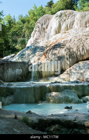 Fossa Bianca, baleine blanche, le carbonate de calcium hot springs et des piscines en travertin Bagni San Filippo, le sud de la Toscane, Italie, Europe Banque D'Images