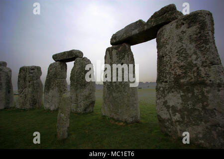 UNESCO World Heritage Site Mégalithe de Stonehenge : par un froid matin britannique durant l'hiver Banque D'Images