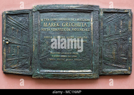 Une plaque commémorative sur le mur d'une maison à Zamosc, Marek Grechuta dans laquelle vivaient, un poète et un artiste de la poésie au chant. Zamosc, Pologne, 19 Banque D'Images