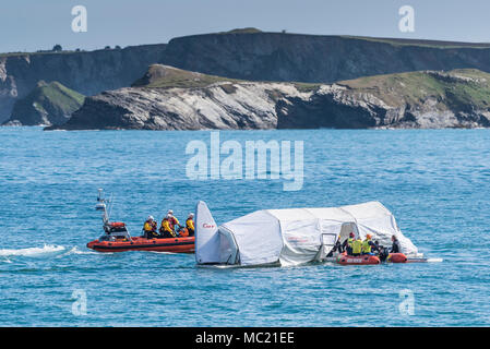 Un simulateur d'avions de lutte contre les incendies et de sauvetage flottant sur la mer et d'être utilisé dans un GMICE (une bonne médecine dans des environnements difficiles) incident majeur Banque D'Images