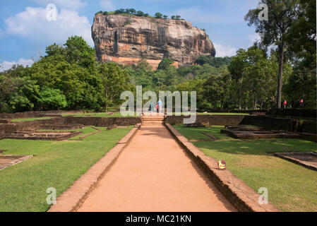 Vue horizontale de Sigiriya ou Lions Rock au Sri Lanka. Banque D'Images