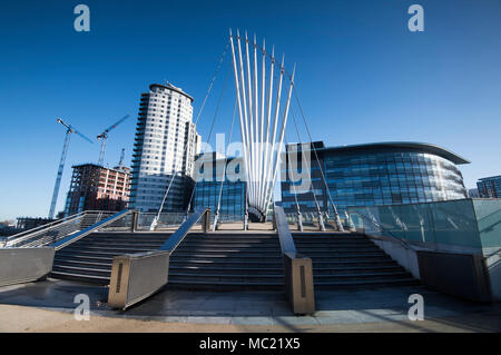 Passerelle pour piétons à MediaCityUK à Salford, Greater Manchester England UK Banque D'Images