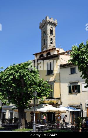 Fiesole est une ville située sur une hauteur au-dessus de Florence, à 8 kilomètres (5 miles) au nord-est de cette ville. Le Décaméron de Giovanni Boccaccio est situé dans les pentes de Fiesole.Toscane, Italie - l'italien. Banque D'Images