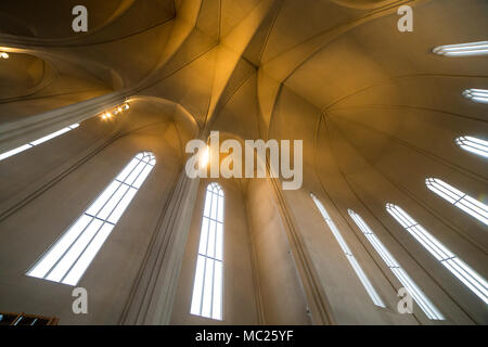 REYKJAVIK, ISLANDE - février 13, 2017 : plafond de l'église Hallgrimskirkja Banque D'Images