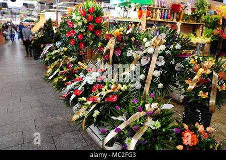 Hala Targowa Marché Couvert Silésie Wroclaw Pologne, avril 2018 Flower stall. Banque D'Images