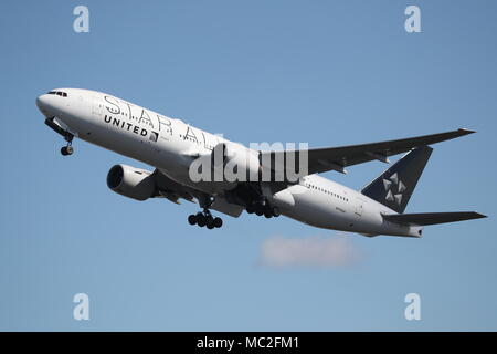 United Airlines Boeing 777 N794UA décollant de l'aéroport Heathrow de Londres, UK Banque D'Images