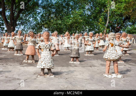 CHANDIGARH, INDE - Novembre 04, 2015 : Le Jardin de roche de Chandigarh est un jardin de sculptures à Chandigarh, Inde, également connu sous le nom de Nek Chands Rock Garden. Banque D'Images