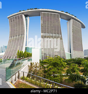 Singapour - le 18 octobre 2014 : Marina Bay Sands est un complexe intégré en face de Marina Bay à Singapour. Banque D'Images