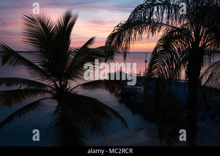 Coucher du soleil sur l'île de Bonaire, Antilles néerlandaises Banque D'Images