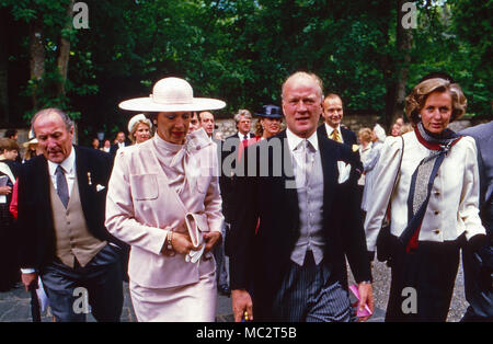 Karl Friedrich Erbprinz von Hohenzollern, bei der zweiten senneur Hochzeit mit Hamburger Geschäftsfrau Katharina Maria de Zomer dans Umkirch, Deutschland 2010. Héritier du trône, Karl Friedrich, Prince de Hohenzollern, au mariage avec sa seconde épouse Kathrina Maria de Zomer à Umkirch, Allemagne 2010. Banque D'Images