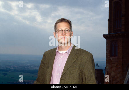 Georg Friedrich, Prinz von Preußen, auf dem Burgfried der bei Burg Hohenzollern Hechingen Deutschland, 2006. Georg Friedrich, Prince de Prusse, au château Hohenzollern près de Hechingen, Allemagne 2006. Banque D'Images