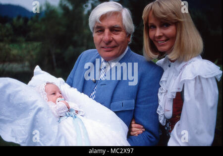 Gunter Sachs mit Ehefrau Mirja. Gunter Sachs avec son épouse Mirja. Banque D'Images